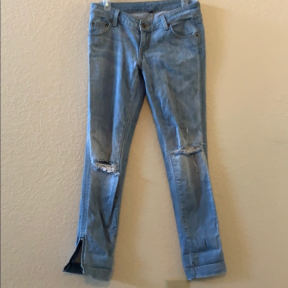Carmar Distressed Jeans
